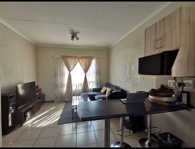 2 BEDROOM TOWNHOUSE FOR SALE IN ORMONDE